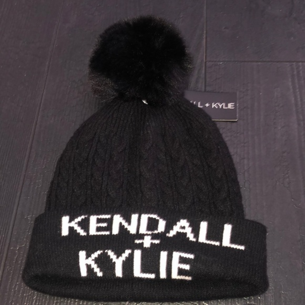 Kendall + & Kylie Winter Beanie Pom Pom Hat Black White New Winter